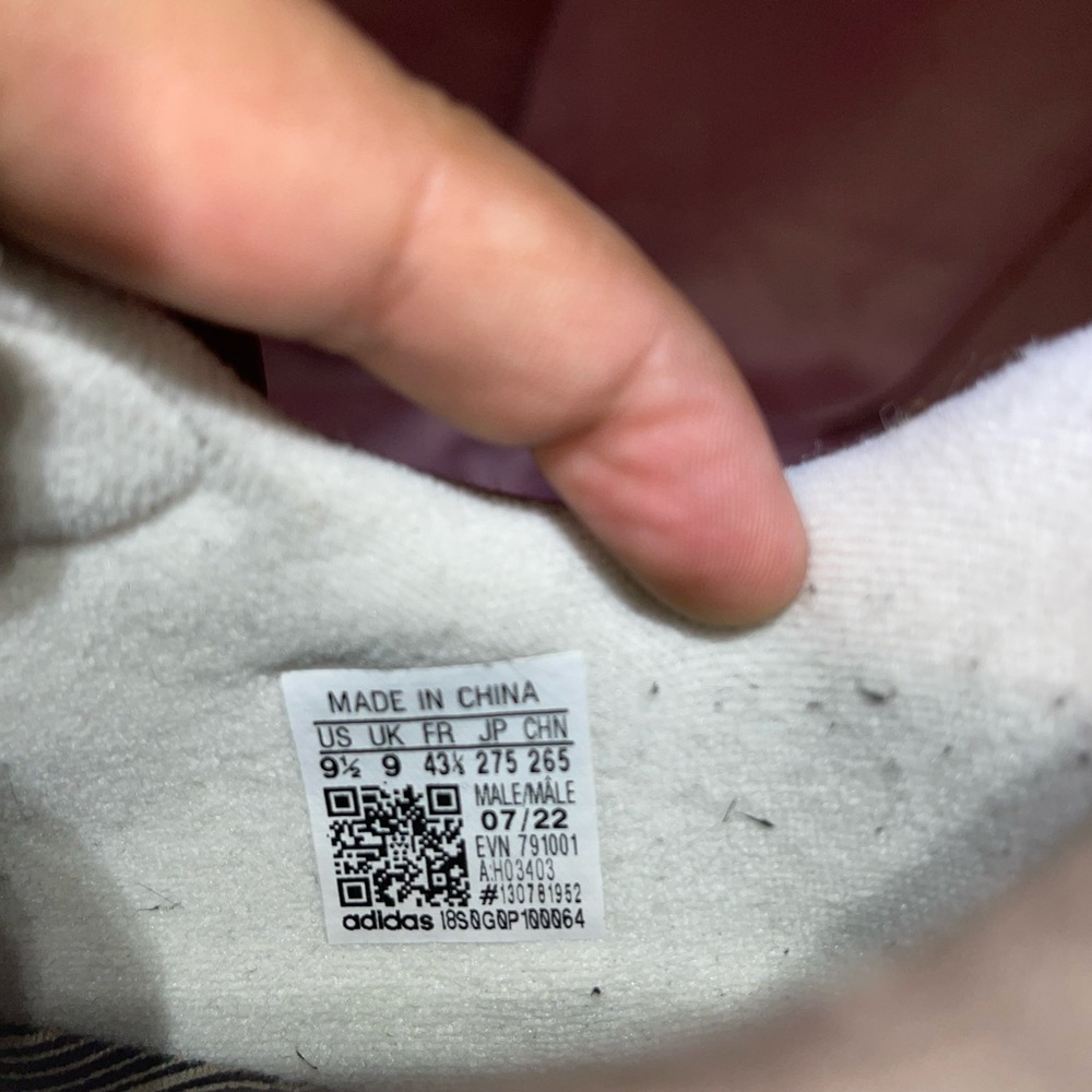 adidas Men’s Ozweego Sneakers - Picture 9 of 9